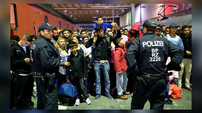 Almanya mülteci çocuklara "değerlerini" öğretecek!