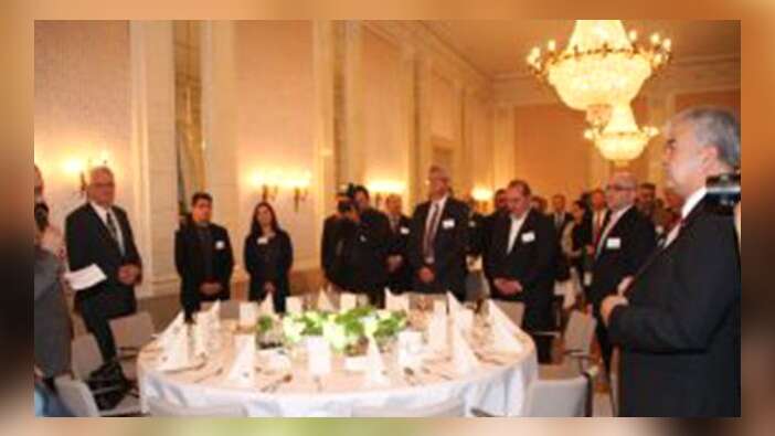İftar yemeğinde şarap servisi... Almanya'da skandal iftar!