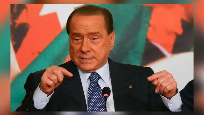 İtalya'da Berlusconi bombası! Yasağı kalktı...