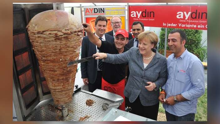 Almanya Başbakanı Merkel, döner kesti