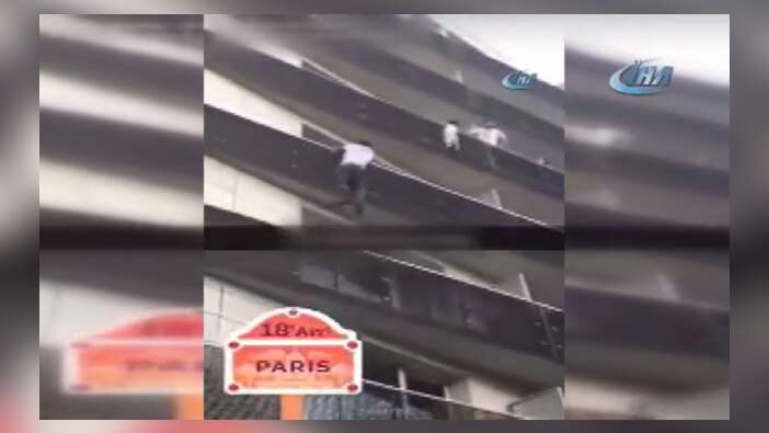 Balkondan sarkan çocuğu böyle kurtardı!