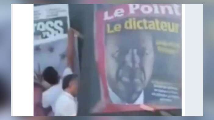 "Diktatör Erdoğan" afişlerini böyle indirdiler...