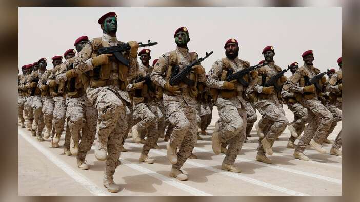 Yemen'de askeri geçit törenine hava saldırısı