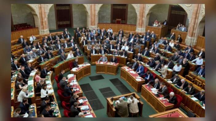 O ülkede mültecilere yardım edene ceza verilecek!
