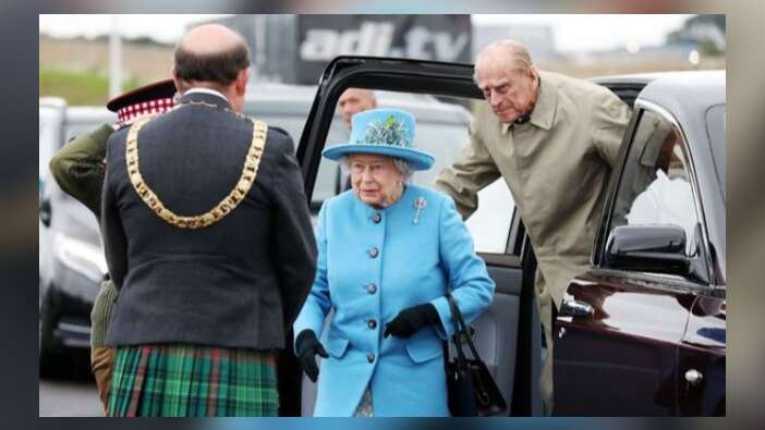 Kraliçe Elizabeth'in cinsel yaşamı bu kitapta!