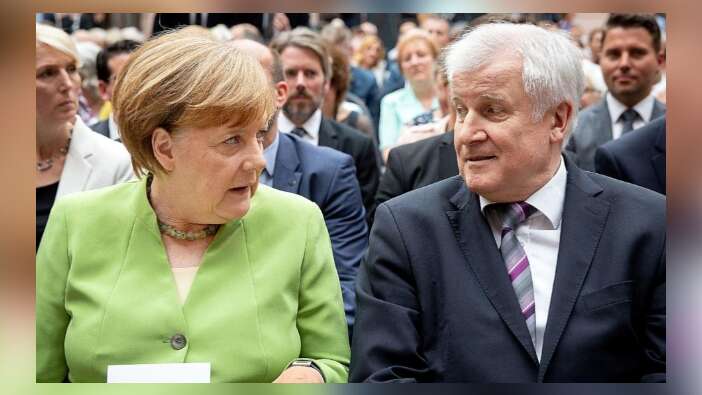 İçişleri Bakanı Seehofer istifadan vazgeçti...