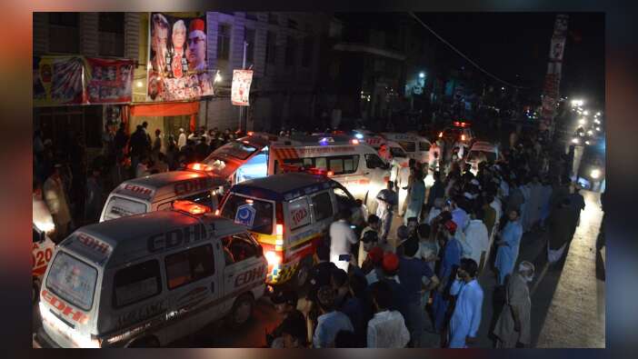 Pakistan'da mitinge bombalı saldırı: 12 ölü...