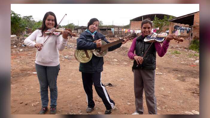 Landfill Harmonic ile çöpler artık müzik aleti!