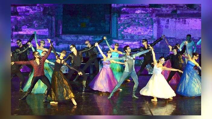 Efes'te Romeo ve Juliet büyüledi!