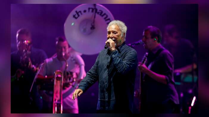 Tom Jones, Antalya'da hayranlarıyla buluştu...