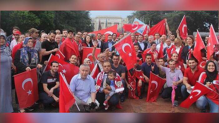 Darbe protestoları her yerde! Çılgın Türkler BM'nin kapısına dayandı!