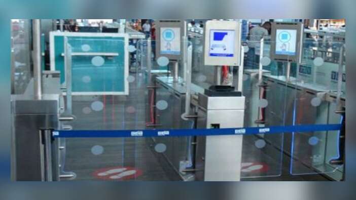 Dikkat! Yurtdışı çıkışlarda durduruldu, yurtdışından gelişlerde ise sürüyor...