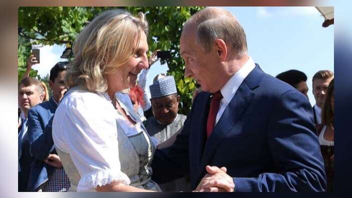 Putin'i düğününe çağıran bakan ülkede kriz çıkardı