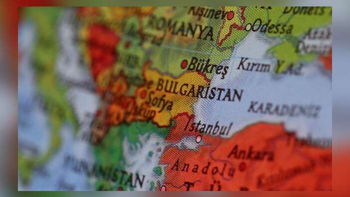 Bulgaristan'da 3 bakan istifa etti!