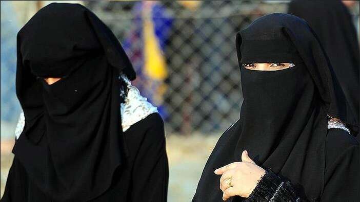 Peçesini açmayan Müslüman kadın dükkandan kovuldu
