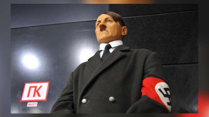 Polislere Hitler selamı verdi...