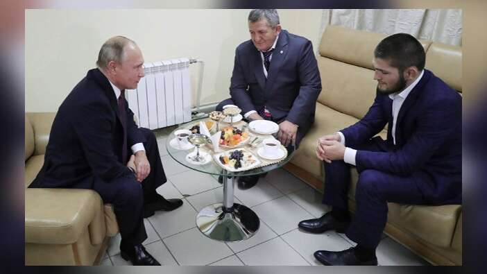 Putin, şampiyon dövüşçü Nurmagomedov ile görüştü!