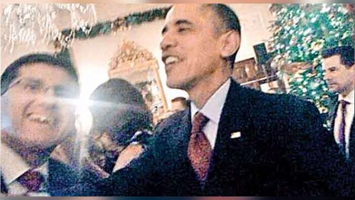 Teröristler Beyaz Saray'da! Obama FETÖ'cülerle kucak kucağa...