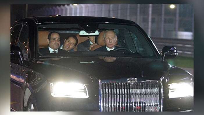 Putin, Sisi'ye arabasını tanıttı...