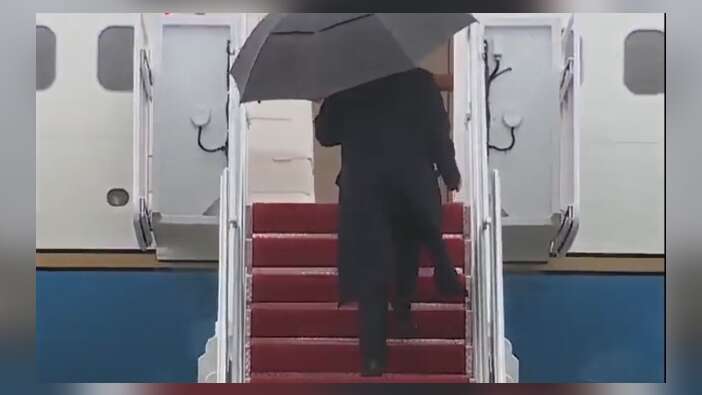 Trump'un şemsiyeyle imtihanı...