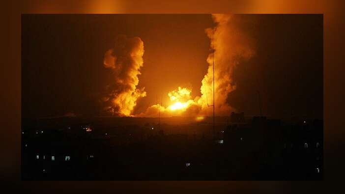 İsrail savaş uçakları Gazze'yi bombaladı