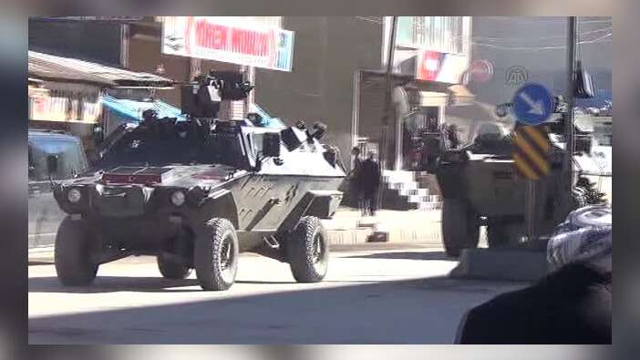 Yüksokova’da polis aracına roketatarlı saldırı
