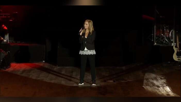 Antalya EXPO'da duygusal anlar... Lara Fabian önce sesi, sonra yüreğiyle büyüledi