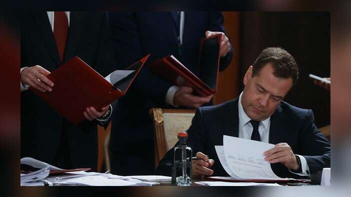 Rusya'dan iyi haber geldi: Medvedev imzayı attı...
