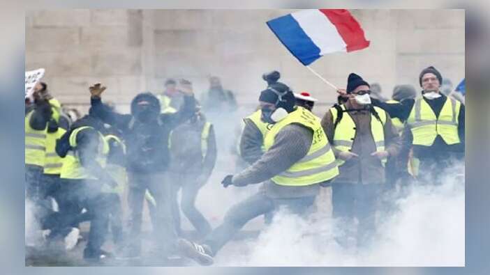 Paris’te eylemciler evlerine döndü