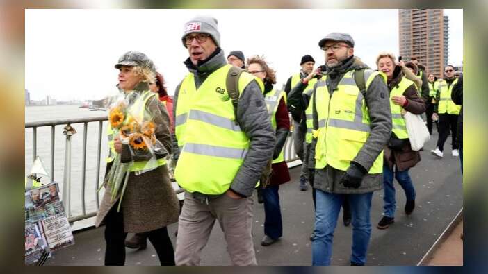 "Sarı yelekliler" protestosu Hollanda'ya sıçradı!