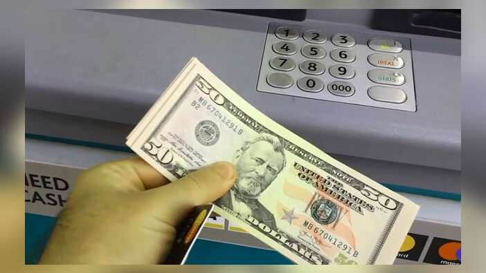 ATM'lerin açığını yakaladı  yüz binlerce dolar çekti