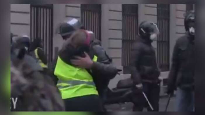 'Sarı Yelekliler' eyleminde polis ve protestocu tanıdık çıktı