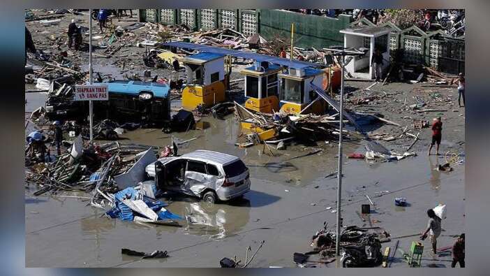 Endonezya'da tsunami! Korkunç bilanço...
