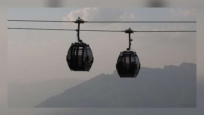 Teleferik arıza yaptı, Alp Dağları'nda 110 kişi mahsur kaldı