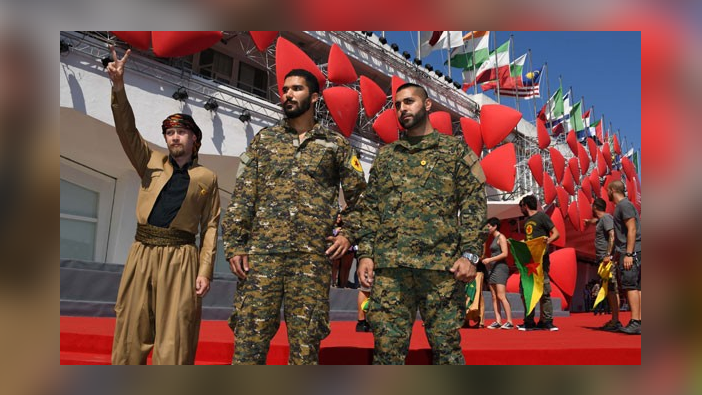YPG'li teröristleri kırmızı halı ile karşıladılar