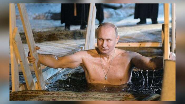Rusya Devlet Başkanı Putin buz gibi suya girdi!