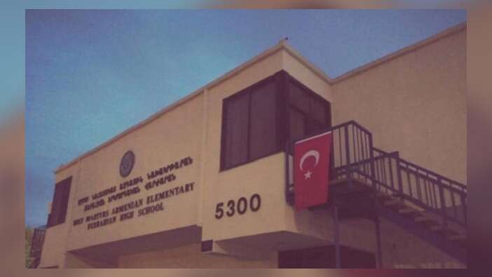 Ermeni okuluna Türk bayrağı ABD'yi karıştırdı!