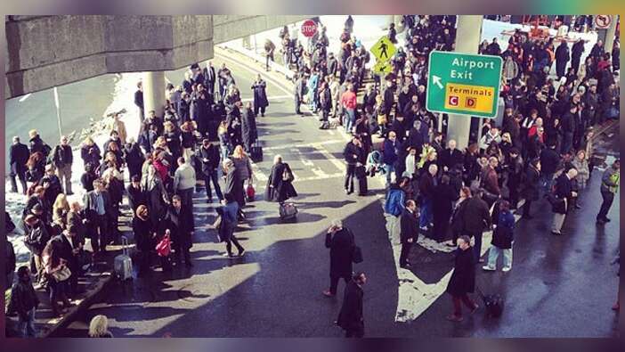 New York La Guardia havalimanında bomba paniği!