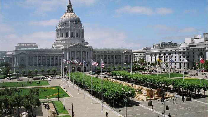 ABD'nin San Francisco kentinde silahlı saldırgan alarmı!