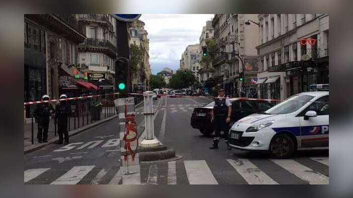 Paris'te başörtülü kadın sokak ortasında öldürüldü
