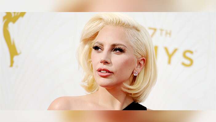 Lady Gaga,  64 milyon takipçisinden dua istedi