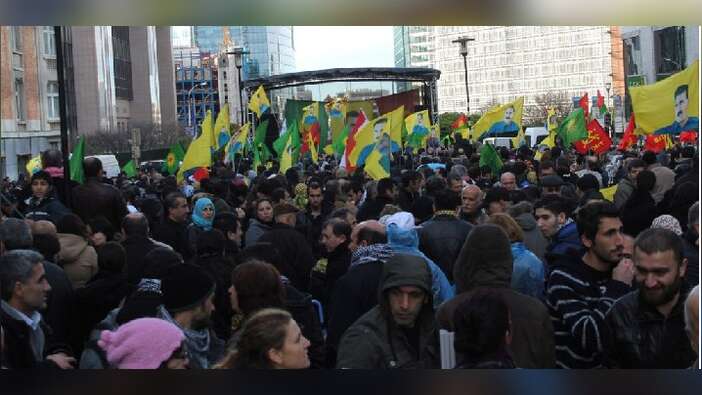 Brüksel hem PKK'ya hem de PYD'ye kucak açıyor
