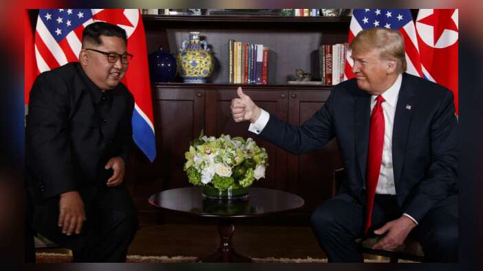 Trump ve Kim Jong Un yeniden bir araya geldi!