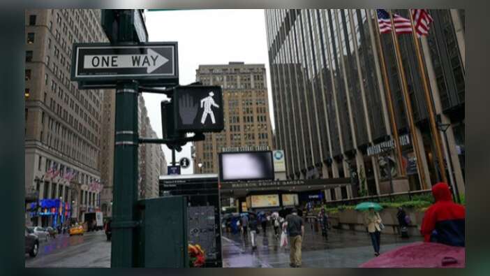 New York'ta başörtülü kadına İslamofobik saldırı