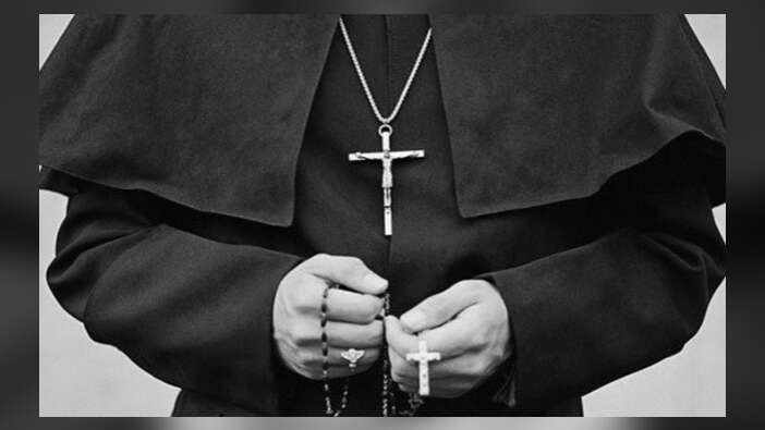 'Pedofil papazlara bilerek görev verildi' iddiası