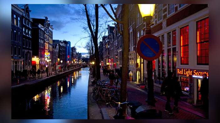 Amsterdam'da 'Kırmızı Fener Sokağı'na yasak!