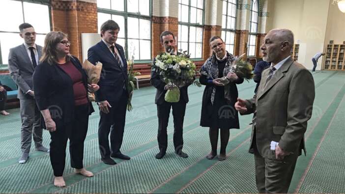 İsveç Meclis Başkanı'ndan cami ziyareti
