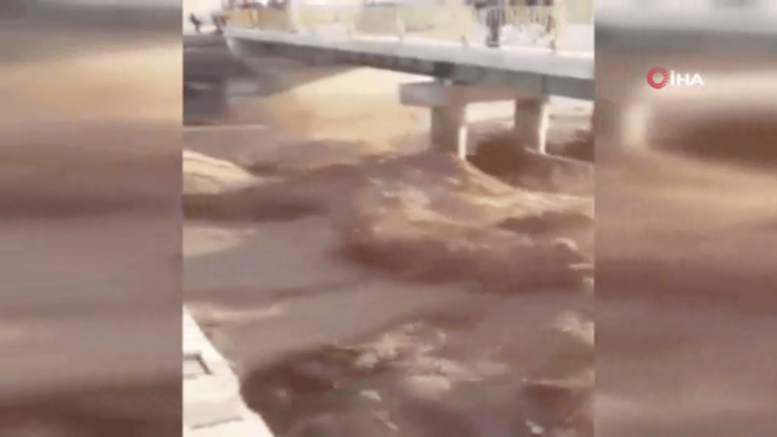 Irak'ı sel vurdu!