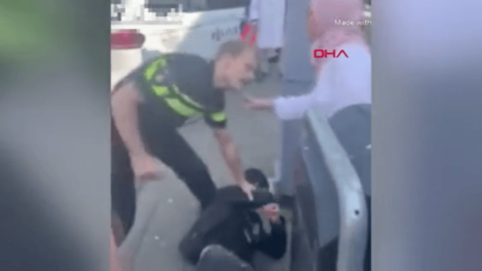 Hollanda polisinden başörtülü kadına yumruklu müdahale!