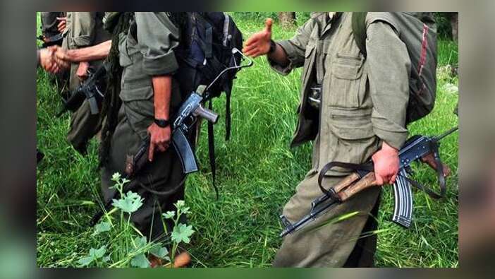 PKK'lı teröristler iş makinesi ve araç yaktı